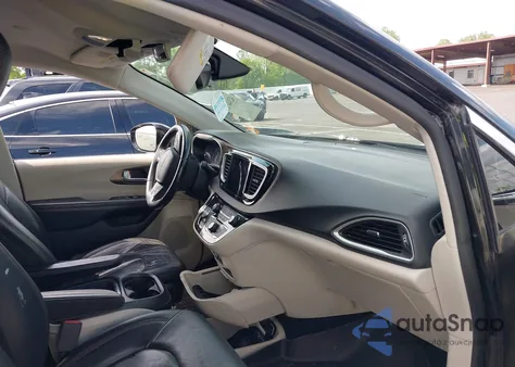 2017 Chrysler Pacifica Touring-L z USA, uszkodzony, nr VIN 2C4RC1BG0HR762552